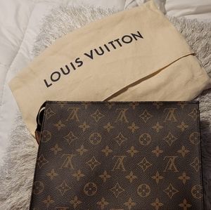 Louis Vuitton Toiletry 26